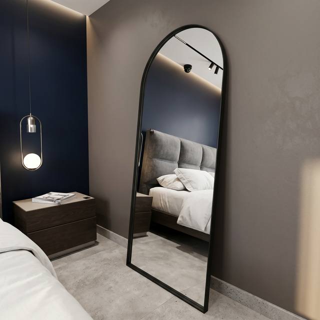 Espejo artesanal con marco decorativo — Galería Ámbar